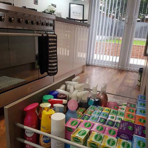 S u n d a y °•°
Deep clean Sunday anyone? 
Everytime i feel this drawer is getting empty,  i refill it!!! Waiting for my @eashouk
Delivery and my @lovezoflora
Goodies.. how exciting!!! Keep your eyes peeled!!! #srinteriordesigns #interioraccount #inspire_me_home_decor #instahome #interiors123 #intsriordaily #interiorsaddict #interiors444 #interiorstyling #interiorsinspo #imahincher #mrshinchmademedoit #hinched #hinchclean #hinching  #hincharmy #kitchendecor #kitcheninspo #kitchenideas #myhomemyinterior #myhomedecor #showhome #passion4interiors #interior125 #finehjem #cleaningdrawer #interiorstyled #neutraldecor