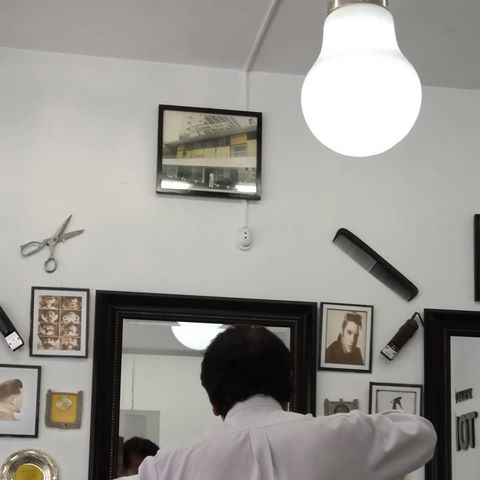 Hair cut. TODOS BARBERSHOP, since 1958. San Isidro, Lima
#lightning #lightningdesign #hairdresser #haircut #instagram #hairdressersofinsta #bulb #lamp #lima #sanisidro #sanisidrolima #razor #razormaster
#scissor #instagram #instagood
 #snapshot  #instantaneas #instagram #instahaircut #urbanportrait