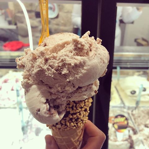 “Two scoops” 😆 bloody love Italy 🇮🇹😍 #gelato #nutella #nutellagelato #icecream #italy #holiday #holidayvibes #health #balance #nutrition