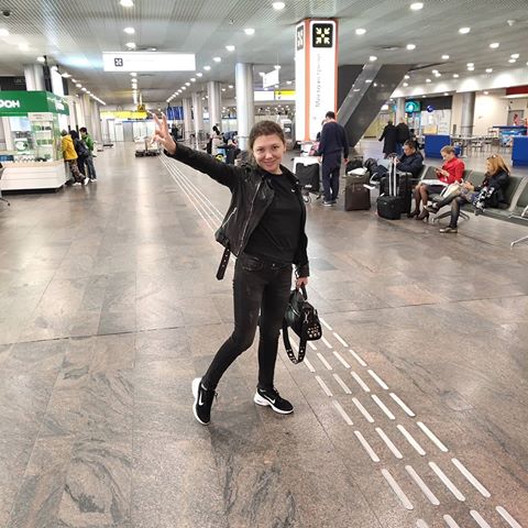 Сутки ожидания в порту Шанхая, 10 часов перелёта и вот наконец то я в России матушке 💖
#аэропорт#впорту#в#москва#шереметьево#Москва2019