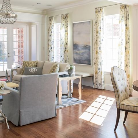 The sun is OUT and its Friday!! What more could a girl ask for? We love this sunny, well lit family room. It's an oldie but a goodie! We packed it full of finishes that are able to withstand all the fun that the sun brings ;) ⠀
.⠀
.⠀
.⠀
.⠀
.⠀
#love #accessories  #tci #traciconnellinteriors #dallasdesigner #interiordesign #decoration #home #design #house #build #style #deco #dallas #interior #instagood #luxury #interiordesignideas #interior125 #whiteinterior #shabbyyhomes #hem_inspiration #passion4interior #homeadore #interiorinspiration #classyinteriors #FinditStyleit #InteriorInspo #MyHouseBeautiful #ABMatHome