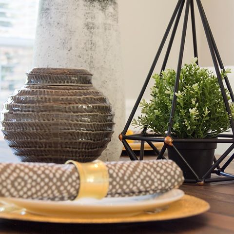 Let’s talk centerpieces... think out of the box. Try grouping objects together in a collection and play with items of different heights. Show us your favorite table centerpiece! #salatastyle #tabledecor