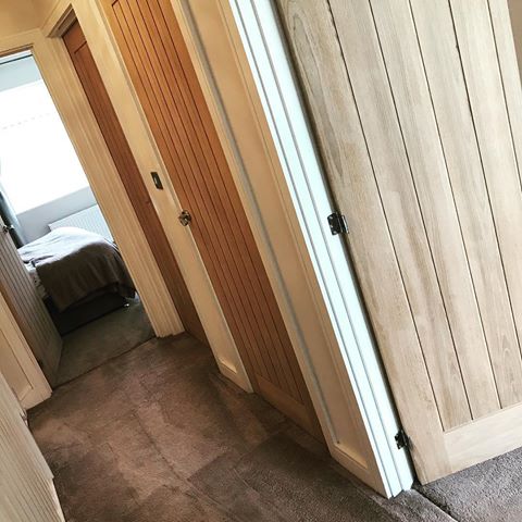 Finally out new doors are all fitted!! Just a coat of oil then their complete 😍 hope your having a lovely Sunday 🥰
.
.
.
.
#ikea #newbuild #spending #homedocor #kitchengoals #livingroomgoals #livingroomdecor #luxuryhomes #firsthomebuyer #hinchhaul #instahomes #kierhomes #homegoals #housegoals #hinch #hinching #hinchhaul #hincharmy #cleaningtips #cleanfreak #bathroomgoals #mainbathroom #beforeandafter