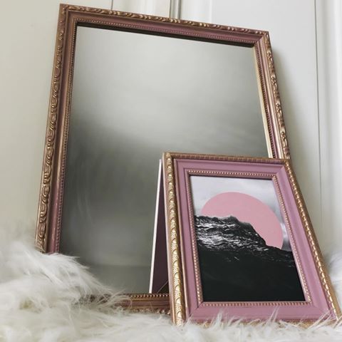 Na predaj 🌸 #love #mywork #handmade #friday #happy #purple #oldpink #pink #mirror  #gold #detail #frame #photoframe  #picture #wallart #interiordesign #whiteinterior #interior #design #style #modern #homedecor #home #decor #decoration #homestyle #homedesign