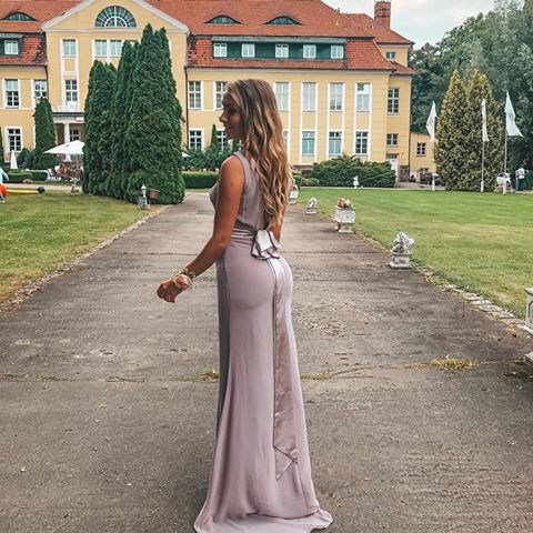 Expect nothing. Appreciate everything. 
#dress#wedding#longhair#blondehair#vacay#smile#castle#fashion#style#ootd#outfit#berlin