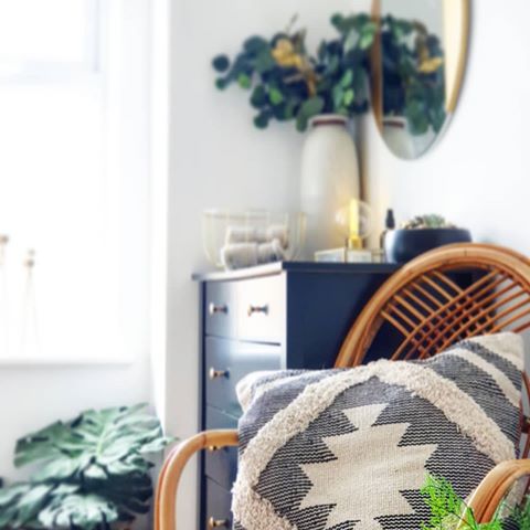 Absolutely loving all my @homeofboho stock atm.
.
Probably shouldn't have bought it all up to the bathroom because the cushion cover and the basket never got put back 🙈
.
.
Happy Sunday!!
.
.
.
.
#bathroominterior #bathroominspo #bathroomdecor #ekbbhome #sahstylists #myhshome #mynordicroom #howimonochrome #aztecpattern #cushions #cushionshop #shopsmallbusiness #supportsmallbusiness #smallindiebusiness #bohodecor #bohoismyjam #interiørmagasinet #interior_delux #inspire_me_home_decor #pocketofmyhome #interieuraddict #apartmenttherapy #actualinstagramhomes #cornerofmyhome #bathroomsofinstagram #monochromedecor #homedecor #cornerofmyhome #gotitongumtree #sodomino