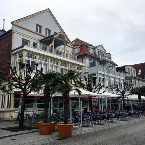 Cloudy Sunday by the sea in Travemünde. #northerngermanydairies #ammersbek #hamburg #sonntag #sunday #weekendvibes #hhlove #landscape #travelblogger #travelgermany #picoftheday #travelphotography #canolafields #discovergermany #roadtrip