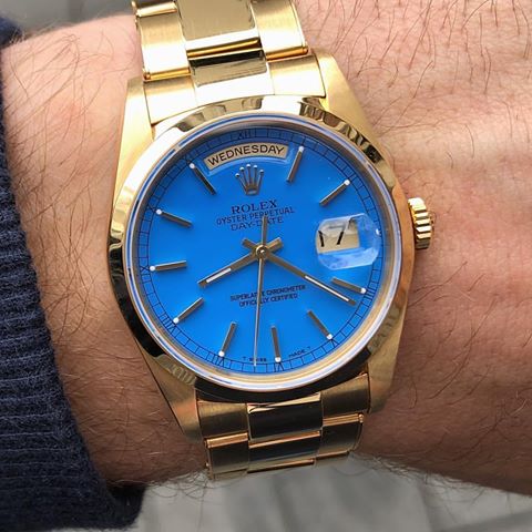🇬🇧A fantastic rare vintage yellow gold Rolex Day-Date with blue Stella Dial. 💙💎
Do you like it? Let’s talk about it in the comments! 👇🏻💯
.
.
🇮🇹Un fantastico Rolex Day-Date vintage in oro giallo con quadrante Stella blu. 💙💎
Ti piace? Parliamone nei commenti! 👇🏻💯
.
💎⌚️💎➖ Follow @bawatchesandjewelry! ⭐️
.
📸: @vintagewatchesforever ✨
.
#rolex #watchaddict #omega #richardmille #audemarspiguet #italia #watchesofinstagram #watch #watches #luxury #italy #italia #watchlover #bawatches #horology #jaegerlecoultre #luxurylifestyle #jewelry #patekphilippe #hublot #time #italy #watchcollector #watchesph #watchfam #watchlovers #vintage #daydate