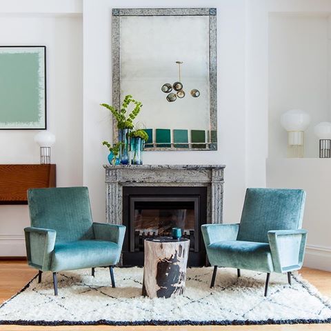 This gorgeous Chelsea living room by @thenewdesignproject is everything. Find them and more of their amazing work on Houzz!
.
.
Photographer: @alangastelumphotography