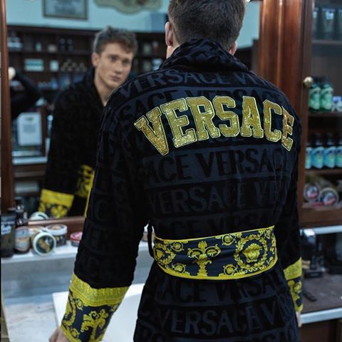 Versace bathrobes have your back - especially when it’s embroidered!
.
.
.
.
.
.
.
#majorinteriors #versacehome #versace #versacerobe #gianniversace #luxury #interiordesign #vancouver #homedecor #styling #homeinspiration #furniturestore #homestyle #lifestyle