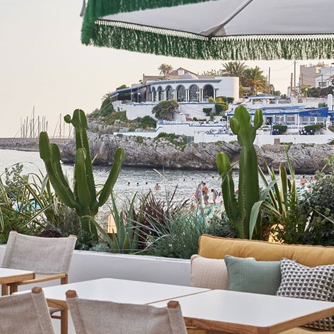 Nostalgic seaside larks on the coast just 30 minutes from Barcelona – this teeny-tiny spot from the @sohohouse group has taken over a Fifties hotel in a former fishing village. Read about @littlebeachousebarcelona and more of the best hotels in Barcelona on cntraveller.com now.