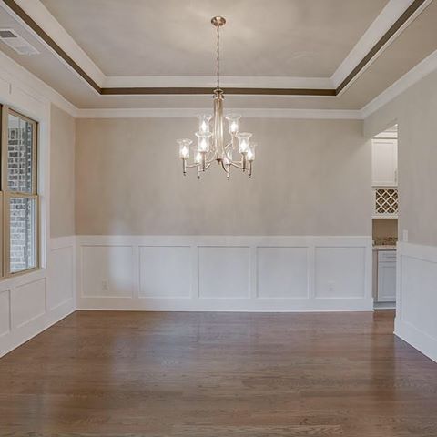 🍽 This formal dining area is perfect for serving up holiday meals with the entire family!
.
Plenty of space to seat 10-12 plus storage for all your necessities.
.
.
.
#diningroom #diningroomgoals #millwork #architecturalfeatures #treyceiling #scenicfallsofbraselton #homesforsaleinbraselton #braselton #thekrauzteam #soldbyjoanna #kellerwilliams #kw #buyahome #buyahouse #sellahome #sellahouse #homesweethome #lifestyle #home #housing #listing #housesofinstagram #instarealestate #instahome
