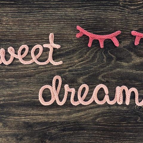 Ich wünsche euch allen süße Träume 💗 •
•
•
#türschild #wanddeko #schriftzug #handmade #madewithlove #handgefertigt #kinderzimmer #kidsroomdecor#geschenkidee #geburtsgeschenk #babyshower