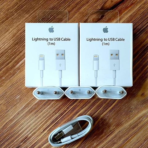 🔥🔥🔥Акция: при покупке зарядки+кабель(без упаковки) комплектом - цена 140 грн.🔥🔥🔥 Зарядный блок (без упаковки) - 80 грн
Кабель Lightning (без упаковки) - 80 грн. 🔥🔥Кабель Lightning (упаковка,  Foxconn) - 110 грн.🔥🔥 Зарядный блок для всех видов iPhone: 5, 5S, 6, 6 Plus, 6s, 6s Plus, 7, 7 Plus, SE, 8;8 Plus;X;XS;Xr;XS Max USB кабель, iPad 4, Air, mini, Pro, которая также подходит и более поздним моделям Apple!
Основная "фишка" стандарта Lightning заключается в его универсальности – вы можете подключать его любой стороной, функциональность от этого не пострадает.
Возможен дропшипинг и мелкий опт от 5 шт.
Звоните 050 724 56 26 Евгений или пишите в Директ ✍✍✍✍✍ #case # чехол #чехолдлятелефона #чехлынаайфон #айфон #новомосковск #новомосковскукраина #nmsk #novik #новик #днепр #dnipro #dnipropetrovsk #acsessories #силиконовыйчехол #дляайфона #siliconecase #чехолдляайфон #iphone #apple #защитноестекло #защитноестеклодляiphone #защитноестекло5d #airpods #lighting #украина #опт #дропшипинг #iphone8 #iphone7plus #зарядкадляiphone