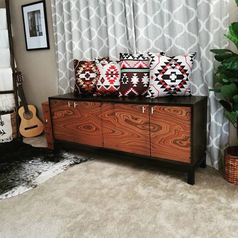 Total Score on this 70s Mid Century thrift find. Polished her up changed the hardware and parked her right in my living room 😍🙌
.
.
#thriftstorefinds#mcm#midcenturymodern#modernhome#furnituredesign#texas