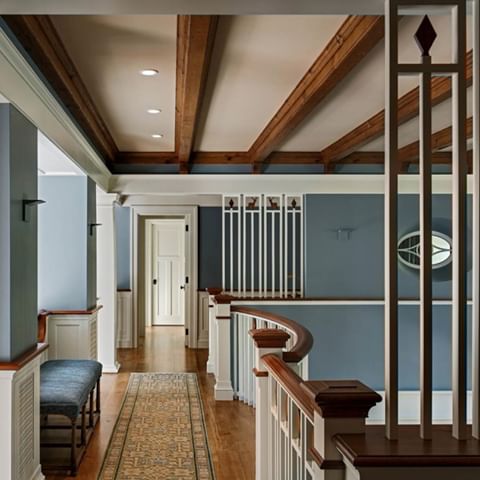 From the wood ceiling beams to carved deer and diamond baluster finials, this lake house is full of details that pay homage to its natural surroundings. 📷: @robkarosisphoto .
.
.
.
.
#architecture #homedesign #newengland #architexture #design #architecturelovers #homestyle #luxuryhome #archdaily #interiordesign #interiorstyle #interiorlovers #interiordecorating #interiorstyling #interiordesire #interiordesignideas #interiordetails #interiorandhome #interiorforinspo #deco #interior #homestyle #archidaily #homedecor #archilover #tmsarchitects