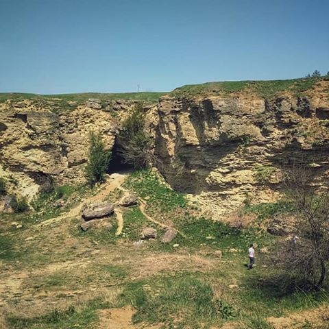 Here you can find oysters although it's the top of the hill #geology #rocks #rockformation #seafloor
'
'
'
 #evolution #lifecycle #Architecture #building #homepod #startups #landscape #mountain #iasi #Romania