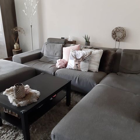 Weekend gedaan, klaar voor een nieuwe werkweek...bijna 😂 #mijnhuisje #myinterior #myplace #interieur #interieurinspiratie #interieurstyling #interieuraddict #interior #cosyhome #cosycorner #zithoek #roze #pink #details #myhome #homedecor
