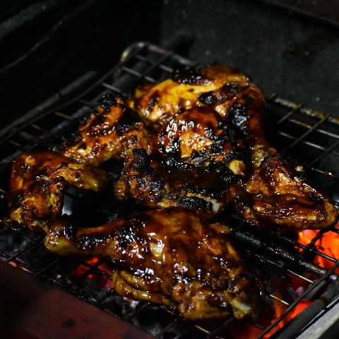 #barbeque #chicken #grill #coals #heat #dribbles #getinmybelly #nikon #d5600 #lightroom .
.
.
@kapturedbykeev