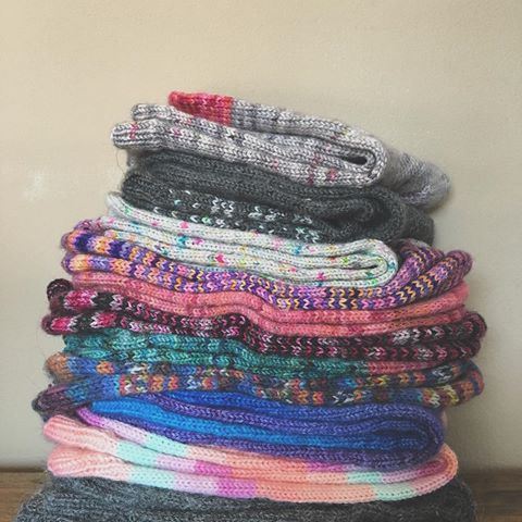 Washed ALL of my knit socks today 😊 /// #knit #handknit #handmade #knitaholic #knitstagram #instaknit #handmade #handknit #ohboyhandmade #iloveknitting #knittersofinstagram #knittersoftheworld #etsy #etsyseller #etsyshop #etsyknits #cozyknits #winterknits #ourmakerlife #knittingaddict #makersgonnamake #knitallthethings #knitsocks #sockknitter #tricot #knitallthesocks