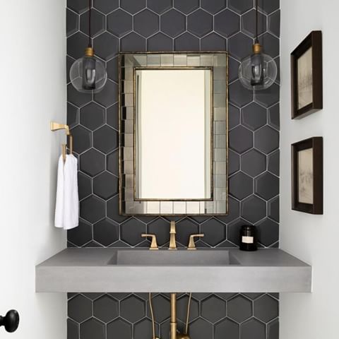 This black and gold bathroom with the hexagon design is giving me serious bumblebee vibes lol 🐝 it's like bee hive with all the honeycombs! I do really like the mixed metals and geometric shapes though! How about you guys? 🤔 #bathroomgoals #bathroom #bathroomdesign #bathroominspo #dreambathroom #luxurybathroom #vanity #homedesign #interiordesign #brassandblack #dreamhome #luxuryhomes #realestate #realtor #robertcestates #developer