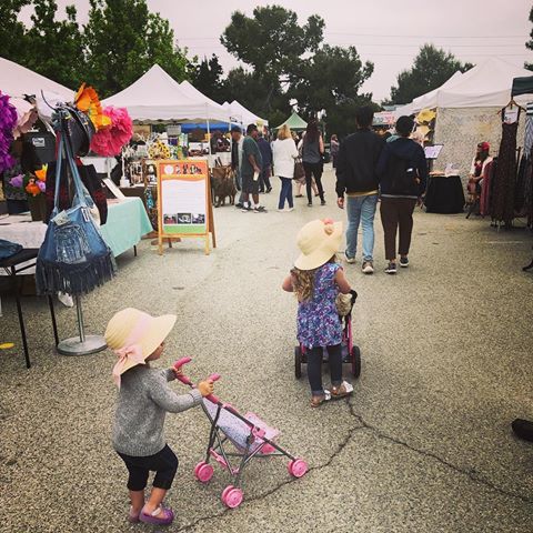 Collectors in Training today at our show. @redtricycle calls us LA’s most family friendly flea. 🧸 come see why! 🎪
Open til 3 and it’s cool and breezy. 
#vintage #artisan
.
.
.
.
.
#fleamarket #losangelesantiques #antiques #vintageclothing #vintagefurniture #vintagejewelry #vinyl #midcenturymodern #lavintage #laantiquedealer #losangelesantiqueshow #shoplocal #vintagemarket #antiqueshow #chippy #farmhousestyle #laartisan