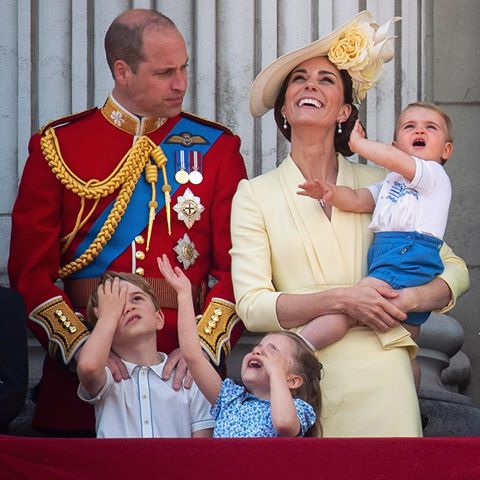 The Duke and Duchess of Cambridge with their children, Prince Louis, Prince George and Princess Charlotte on the balcony of Buckingham Place watching the flypast after the Trooping the Colour ceremony, as Queen Elizabeth II celebrates her official birthday.
.
📷Victoria Jones/PA Images - see more at paimages.co.uk.
.
.
.
.
.
.
.
.
#royalfamily #royals #royalty #britishroyalfamily #britishroyals #dukeofcambridge #duchessofcambridge #duchesskate #princelouis #princegeorge #princesscharlotte #princewilliam #troopingthecolour #redarrows #redarrowsflypast #instagood #instadaily #dailypic #picoftheday #photooftheday #potd #bestoftheday #photography