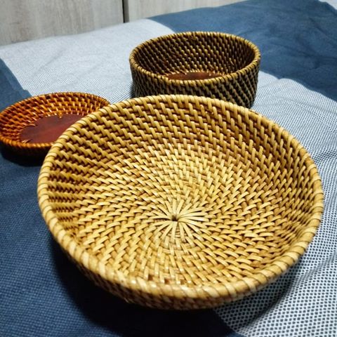 Rattan Bowls Set (L/M/S)
Multiple sizes
These lovely handmade bowls are made of rattan.  They can be used to serve peanuts, snacks, and candies, or put your keys, coins, or jewelry. The small one can even be used as a coaster! Better yet, use them as potpourri bowls!
Diameter 
14cm/11cm/8.5cm (L/M/S)
Depth 
4cm/4.5cm/2cm (L/M/S)
#decor #design #interior #home #homeliving #rattan #bowl #weave #woven #handcraft #art #craft #potpourri #bathroom #office