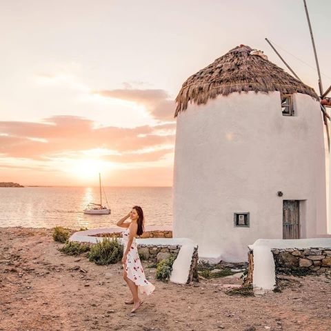 Happy sunday💝🤗can you guess this place?😊📌@verniecenciso
.
.
Follow for more !!
.
.
#travelforlife #travelnow #travelbook #love #travel #nature #beach #girl #beachsunsets #hotel #resort #paradises #hotelsandresort #beautiful #wondeful_places #travel_thunders #luxurylife #luxury