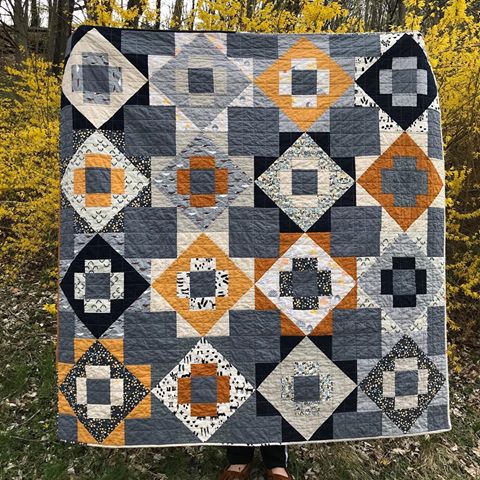 😍😍😍My #meadowlandquilt is DONE! Just in time for the forsythia... the #meadowlandqal was my first ever QAL and it was super fun to see everyone’s fabric choices. I’m so happy with this quilt and the gorgeous texture (swipe for a detail shot) and the scrappy binding and everything. Now it’s time to think about #memademay2019.