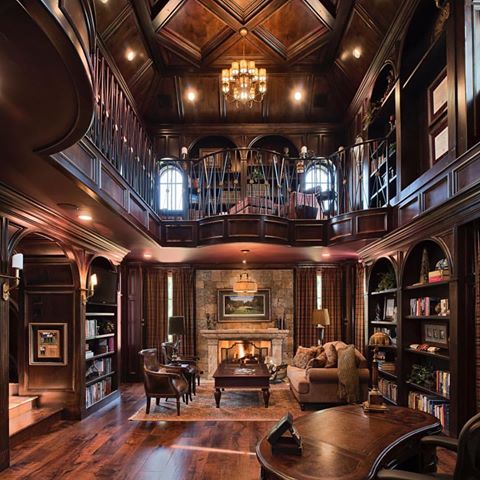 Mesquite hardwood floors and a classic home library... A match for the ages 🙌🏼 #HwdCo