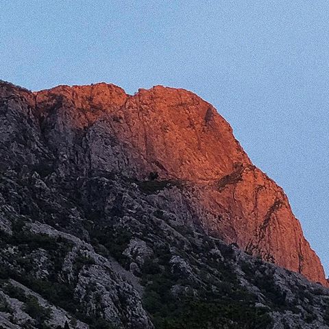 ø firewatch
.
.
.
.
#mountains #mountain #nature #naturephotography #sunset #minimal_hub #minimalism #vscocam #photography #instadaily #lookup #nothingisordinary #all_shots #beautifulearth #sunrise #vscofilter #vscoedit #minimalist #35mm #35mmphotography #skyline #instagood #camerabag #aov #artofvisuals #visualsoflife #picoftheday