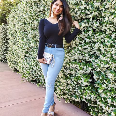 Add some accessories to any casual outfit and you are all set to go out for weekend. 
Morning sunshine 🌞
.
.
.
.
@aldo_shoes @sheinofficial @hollisterco #aldo #shein #houston #htown #styleblogger #fashion  #instafashion #houstonblogger #houstonbloggers #newbloggers  #fashiontips #chicfashion #girlboss #styleinspo #texasblogger #chicstyle  #fashiontipsforwomen #bosslady #outfitoftheday #casualstyle #ootd #instaootd  #houstonactivities #instagood #fashionista #browngirlmagic #pakistaniblogger #desifashionista #styleblogger