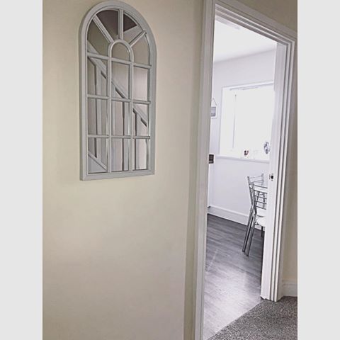 ◻️HALLWAY DECOR◻️
~~~~~~~~~~~~~~~~~~~~~~~~~~~~~~~~~~~~~~~~
New arched mirror ..always love a good buy from @homebargains, picked this up today for only £5.99!!❤️
#greyinterior #newbuild #familyhome #hallwaydecor #homesweethome #homedecor #homeinterior #homedesign #homeinspo #homedesign #ourhappyplace #kitchendecor #homebargains #archedmirror #houseprogress #interiordesign #houseofsparkles #newbuildhome #myhomevibe #interiorlove #greydecor #homestyle #interior4all #modernhome #sundayvibes #inspire_me_home_decor #classyinterior #homeaccessories #hallwayviews