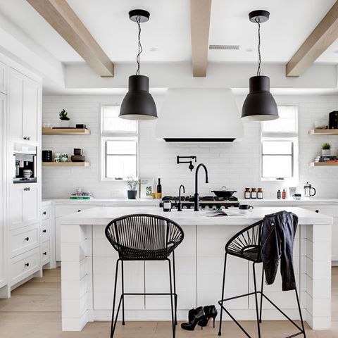 The interior of this home takes its inspiration from one of the interior designer’s favorite hotels in London! 🇬🇧 The black and white color palette evokes a minimalist feel while the white oak beams and neutral wood tones keep this space warm and inviting. What’s your favorite part of this kitchen?
#pattersoncustomhomes #thenewstandard #narcissusindustrialchic
__________
Architect: @brandonarchitects
Interior Design: @mdcurateddesign 
Photo: @chadmellon