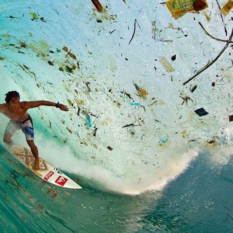 Existen deferentes tipos de plástico que tardan en descomponerse entre 100 y 1.000 años ⏳, dependiendo de la composición plástica y del tamaño del envase. 
Por eso está considerado como una de las principales amenazas para el medio ambiente y el cambio climático. 😱
No dejéis en el suelo ni en ningún lugar ningún tipo de plástico, arrojadlo al contenedor amarillo y contribuyamos juntos a la sostenibilidad. ♻️ #recycle #zerowaste #sostenibilidad #yoelijoplaneta #freeplastic