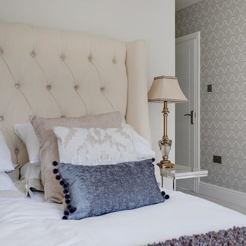 Can you ever have too many cushions on the bed?
.
Another look at the house I photographed at the weekend. This is the master bedroom with en-suite and walk-in wardrobe ⬅️ swipe to see
.
#interiorsinspo #interior_delux