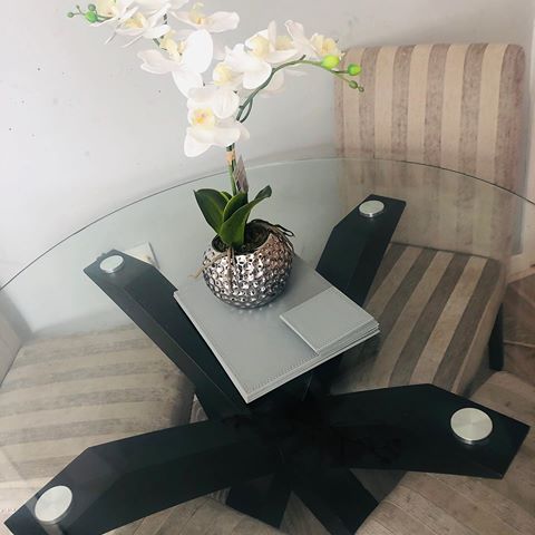 Love my new orchid from @aldiuk .
#orchid #diningdecor #kitchendiner #interior125 #interiordecor #myhomestyle #actualinstagramhomes #realhomes #homesofinsta #homeaccount #decorstyle #greykitchen