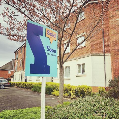 So apartment number 6 will soon be gone, and I’ll be moving in with my partner. Plan to share my new journey in my new home, but now to think of a new insta name 🤷🏼‍♀️🏡 #newhome #housesale #yopa #newchapter #myhome #apartment #smallhome #apartmentlife