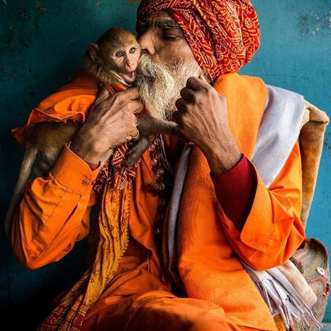 The whole world is One Family.
Photo Source: @somrajsahu
#india #indiapictures #beautifulindia #photooftheday #people #community #nature #dizkvr