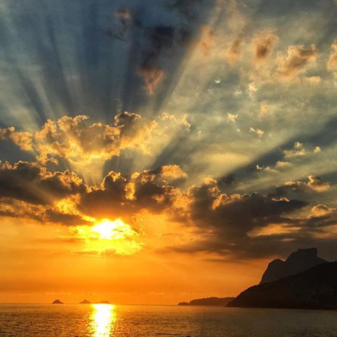 #sunset
#sunset #ipanema #arpoador #arpex #praia #rj #sol #errejota #praieiro #cariocando #praiana #carioca #sol #021 #riodejaneiro #brasil #brazil #destinosincriveis #photo #photografia #instagrammer #natureza #paz #positividade #awesome #outdoor #naturephotography #photography #vacations