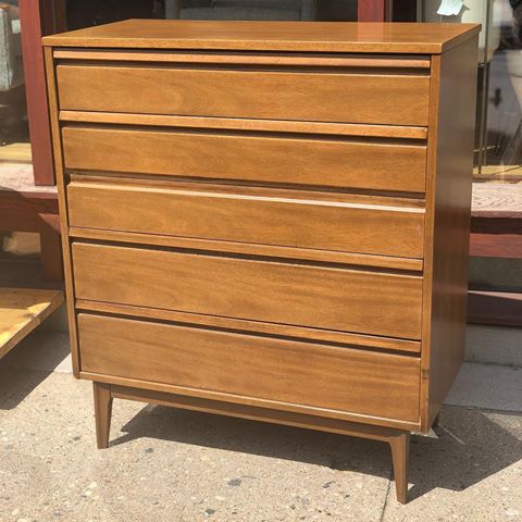 New hi boy just in. That second and third drawer are actually one double drawer, perfect for dem jeans baby!! $275. 38x18x43.5
.
.
.
#Midcenturymodern #midcentury #vintage #design #interiordesign #interiordesigner #interior #designer #designinspiration #interiordecorating #interiorstyling #interiordecor #interiorinspiration #modern #moderndesign #modernhome #interior123