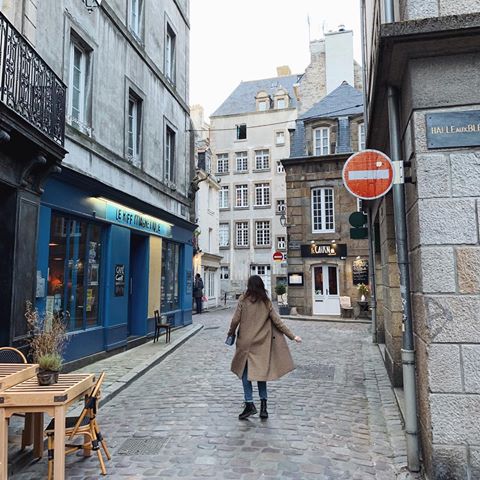 🙋🏻‍♀️кто угадает, куда мы приехали (не Париж😁)? Меняю открытку отсюда на правильный ответ!💌
•
•
•
•
#seemycity #discoverglobe #seemyparis #париж #paris #paris🇫🇷 #parisienne #parisianlife #parisjetaime #parismaville #parismonamour #france #france🇫🇷 #fromwhereistand #frompariswithlove #visitparis #visitfrance #vivelafrance #travelmore #thehappynow #theartofslowliving #travelblogger #postcardsfromtheworld #postitfortheaesthetic #livegreen #франция #architexture #archilovers