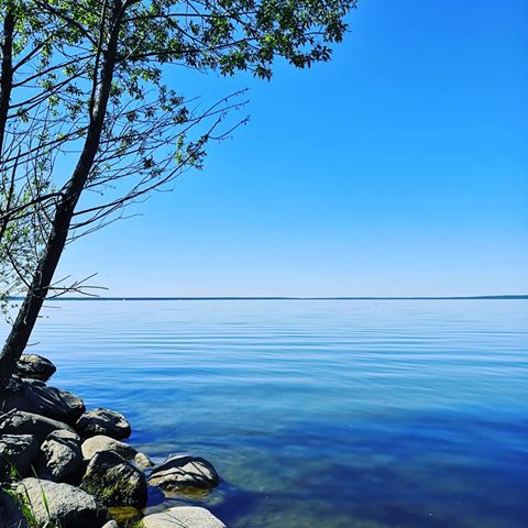 Тишь да гладь и небо голубое. 😊🌅🌿💦 #весна #небоголубое #озеро #прогулка #природа #природапрекрасна #красота