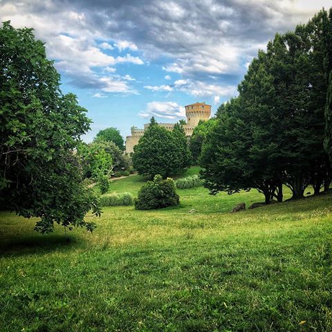 I found High Garden 🏰 .
.
.
.
.
.
#volterra #italy #italia #tuscany #castle #green #nature #landscape #landscapephotography #naturephotography #sky #travel #travelphotography #amazing #beautiful #photo #picoftheday #photography #photooftheday #igersitalia #bestoftheday #instadaily #instagood #canon