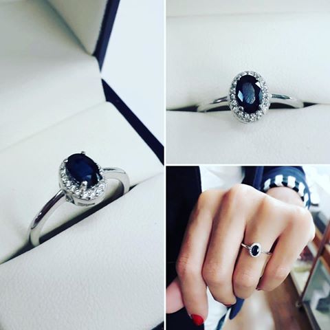 Anillo modelo Lady Di en plata 925 con zafiro 💙 y circonias 🙌🏻.
🏪En la joyería está para $2.200 y a través de Facebook e Instagram queda en $1.690👉🏻🧐👉🏻🤭.
.
.
.
.
.
.
#joyas #plata #jewelry #moda #accesorios #fashion #joyeria #hechoamano #handmade #silver #pulseras #anillos #love #navidad #style #like #ladydi #pendientes #jewels #handmadejewelry #earrings #mujer #instagood #jewellery #anillos #anillo #maravilla #plata925