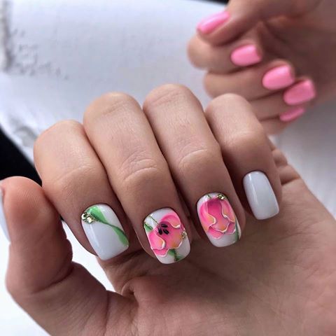 Как же мне нравится этот маник 😍
Любимые тюльпаны и розовый цвет 🌷💕
⠀
Такие тюльпаны научу рисовать на курсе “Nail Couture” 🖊🌷🌿