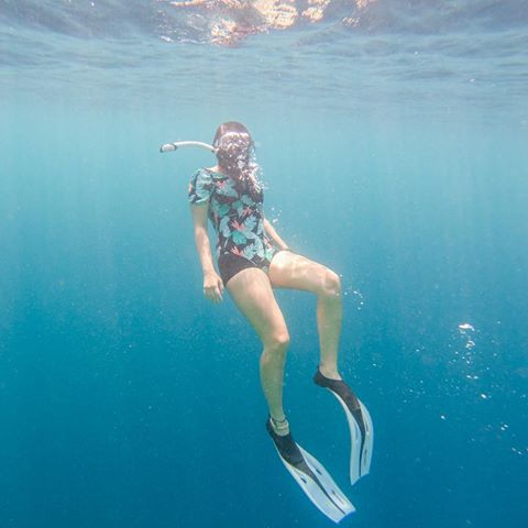 💧
Dear ocean,
I miss u.
.
.
#thalassophile #underwater #ocean 
#snorkeling #freediving #diving 
#paradise #maldives #placestovisit
#islandlife #islandvibes #beachvibes
#girlswhotravel #underwaterphotography