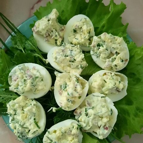 Сегодня #безкотлет, сегодня #яйца - фаршированные яйца !!! Не менее #вкусно, #полезно #зелень  с огорода, максимум свежести, минимум калорий!! Невозможно не есть🤦‍♀️🤦‍♀️🤦‍♀️#красноярск #едимвкусно #едимдомазавтрак #едимихудеем #пп #бежимсосмыслом #краснодар #урал #екатеринбург #москва#прага #едимвезде