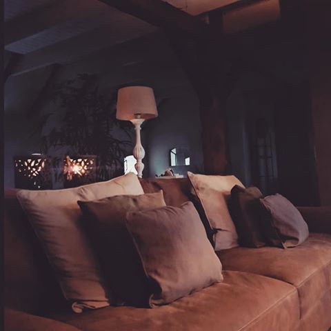 Fijne avond! 😊
#robuust #stoer 
#sfeervol #eigenstijl #home #zondagavond #geniete #kaarsjesaan #vintage #sfeervolwonen #landelijkwonen #landelijk #interieur #decoratie #wonen #living  #interieurinspiratie #woonaccessoires #leukvoorjehuis